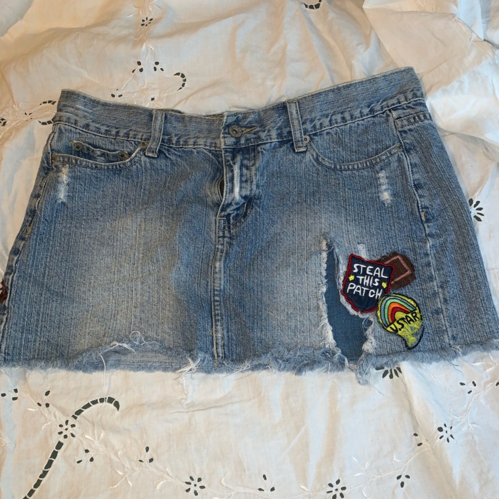 Low waisted denim skirt with patches